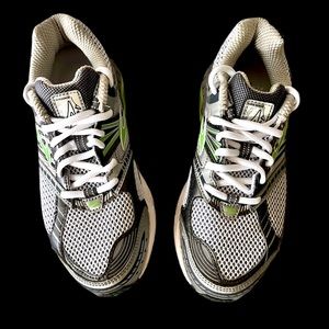 Brooks Ariel 11 Running Walking Shoes 1200741B313 Women's Size 7. New in Box.